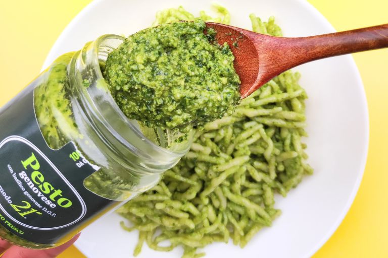 pesto genovese per condire le trofie 